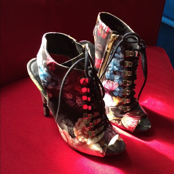 Shoedazzle Floral Stiletto Slingback Size 9