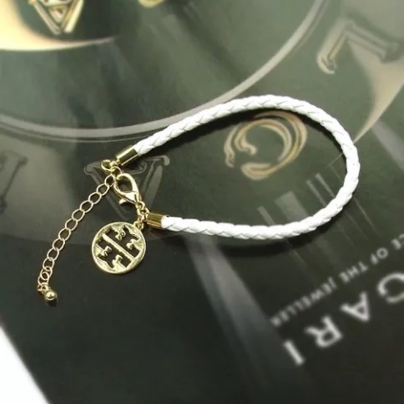 Jewelry - Cute white bracelet