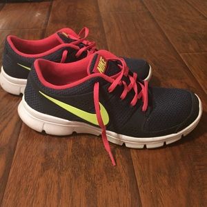 Women's Nike Tennis Shoes