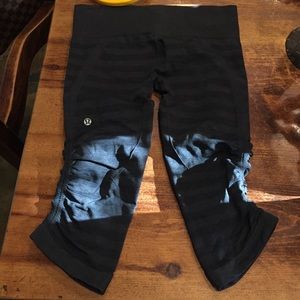 Lulu Lemon In the Flow Crop Size 8.