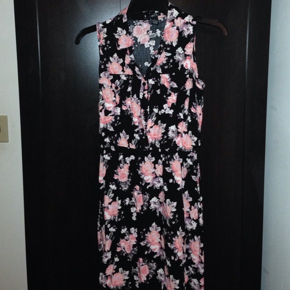 Rue 21 black and pink floral dress