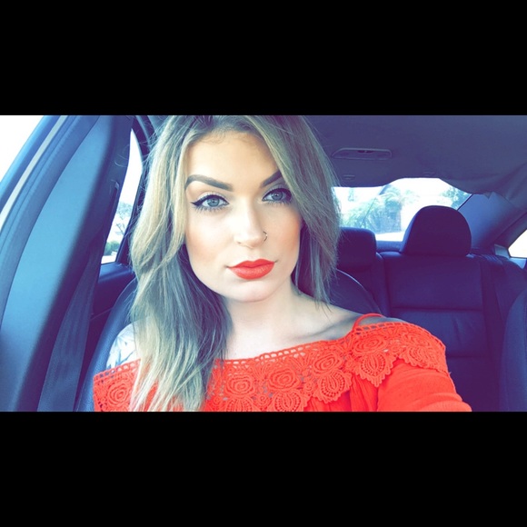 Meet your Posher, Lauren - Picture 4 of 4