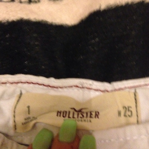 White Hollister shorts - Picture 2 of 4