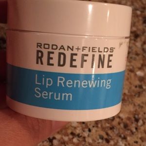 R+F lip renewing serum