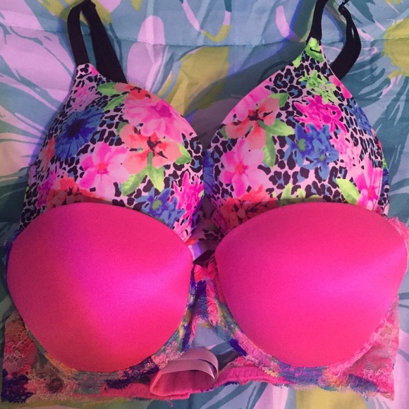 vs pink bra