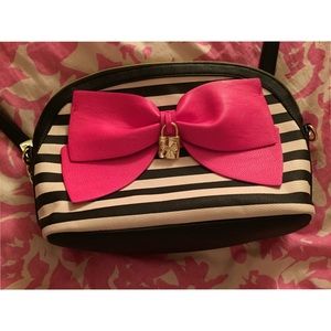 Betsey Johnson Purse! ❗️NEEDS GONE ASAP❗️