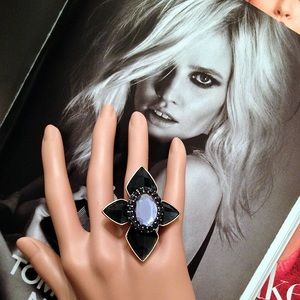 CLOSET CLOSING - Gorgeous Princess Flower Ring