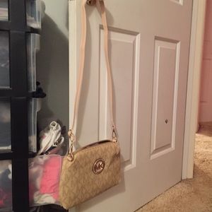Micheal Kors crossbody bag