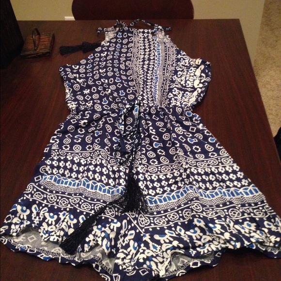 ❌SOLD!❌Open-back Navy Halter Romper - Picture 3 of 4