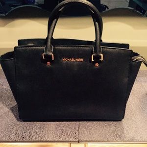 Michael Kors Leather Handbag Selma in black