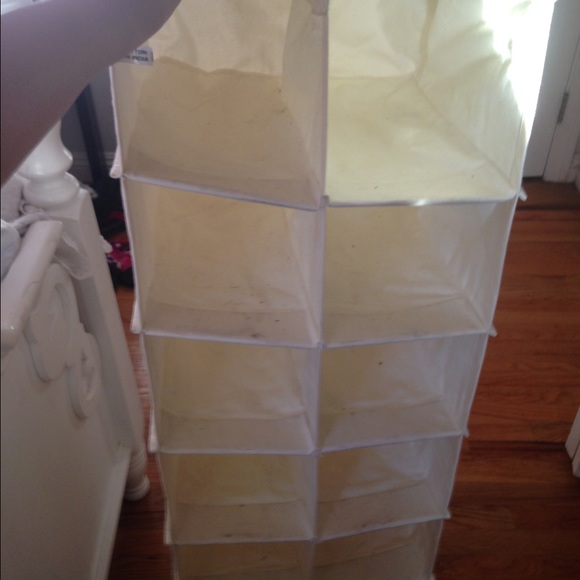 Can hold up to 16 pair of shoes