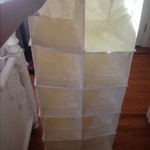 Can hold up to 16 pair of shoes