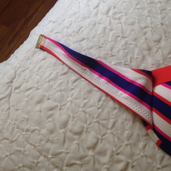 Bathing suit - Picture 2 of 2