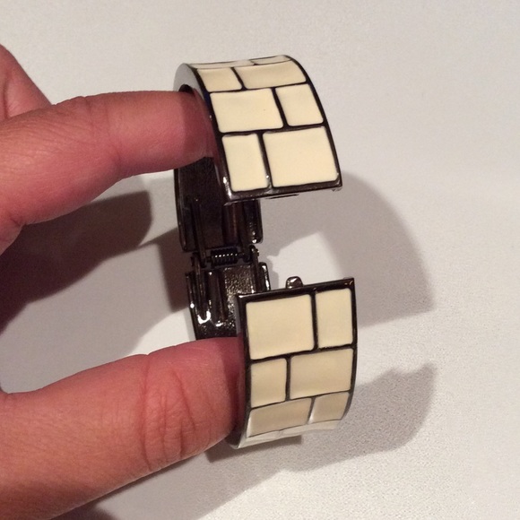 Banana Republic - Cream bangle - Picture 2 of 4