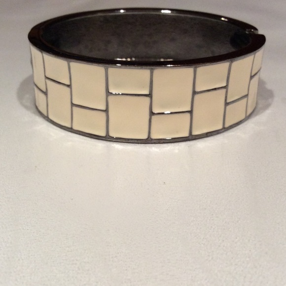 Banana Republic - Cream bangle - Picture 3 of 4