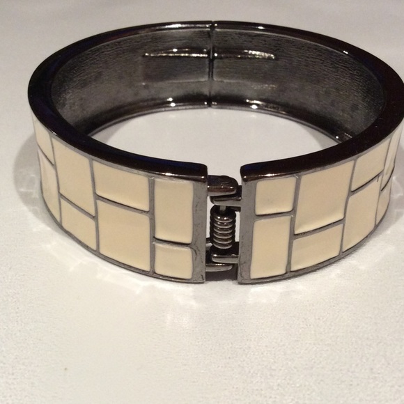 Banana Republic - Cream bangle - Picture 4 of 4