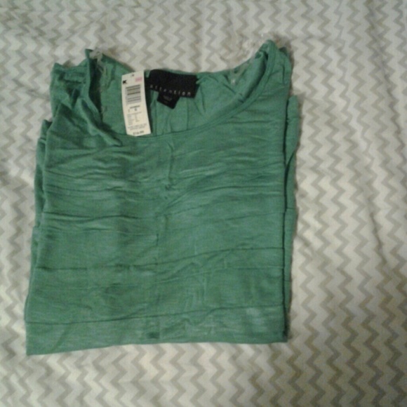 Winter green short sleeve top