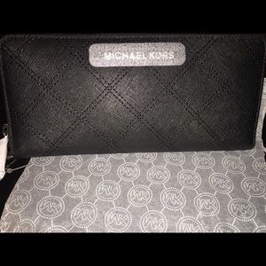 Michae Kors Travel Continental NWT No TRADE
