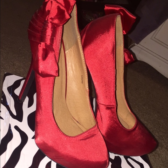 💋NWOT Red stilettos✨