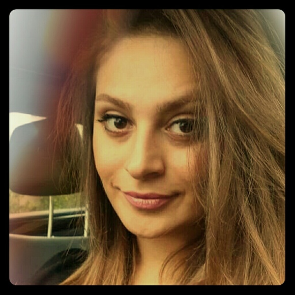 Meet your Posher, Ani