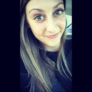 Meet your Posher, Adria