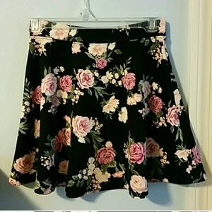 New listing floral skater skirt