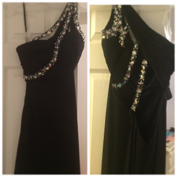 Selling! Prom dress from 2015. Worn once!