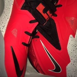 I'm sell lebron soilders. I got them for 275