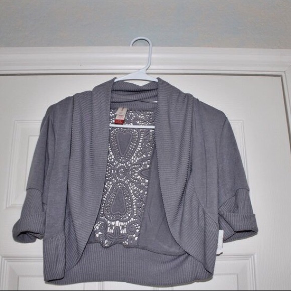 grey quarter sleeve cardigan with design