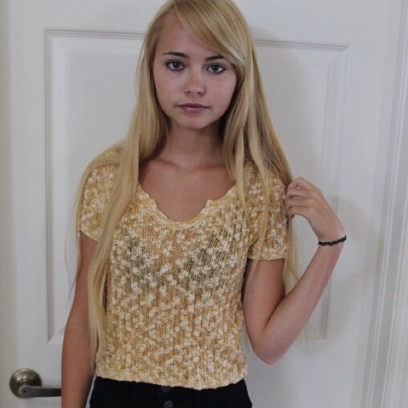 beige and white sweater crop