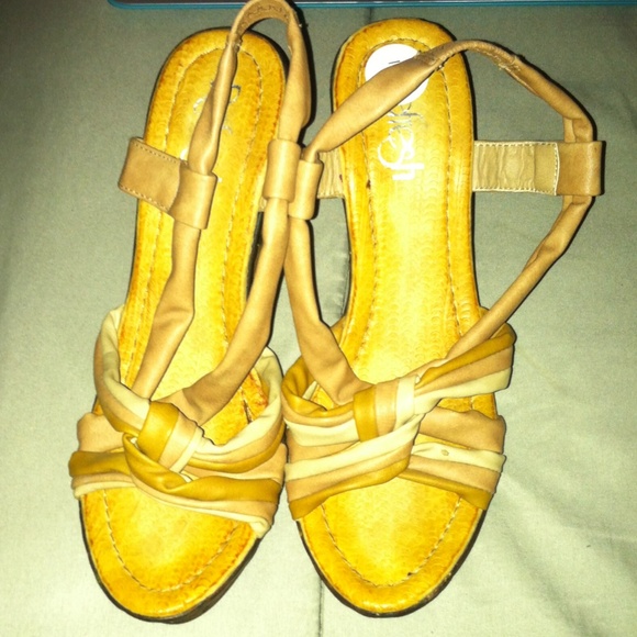 Knot high heels