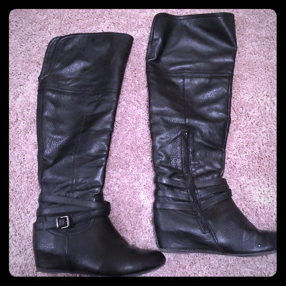 Aldo black leather wedge boot