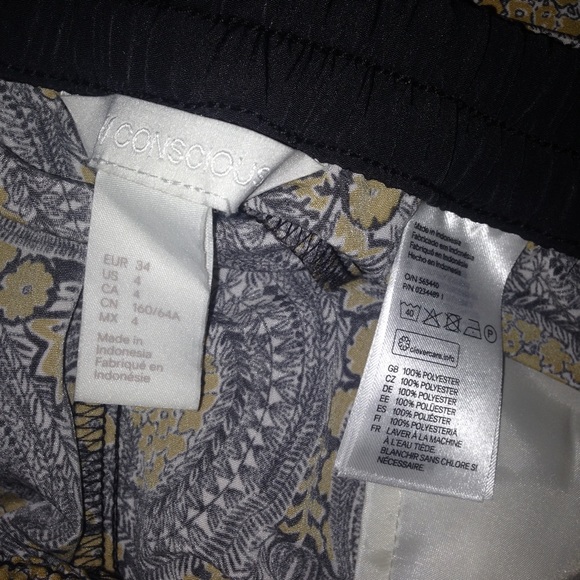 High Waisted Patterned Shorts - Picture 2 of 4