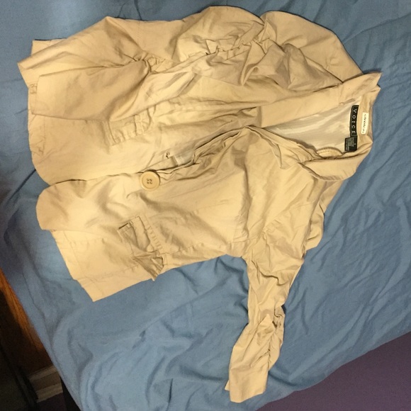 Quarter sleeve blazer