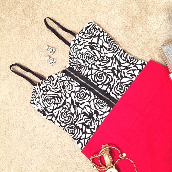 Black & white floral crop top