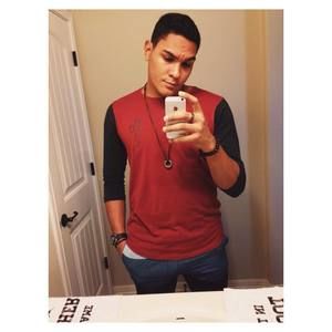 Meet your Posher, Yamil