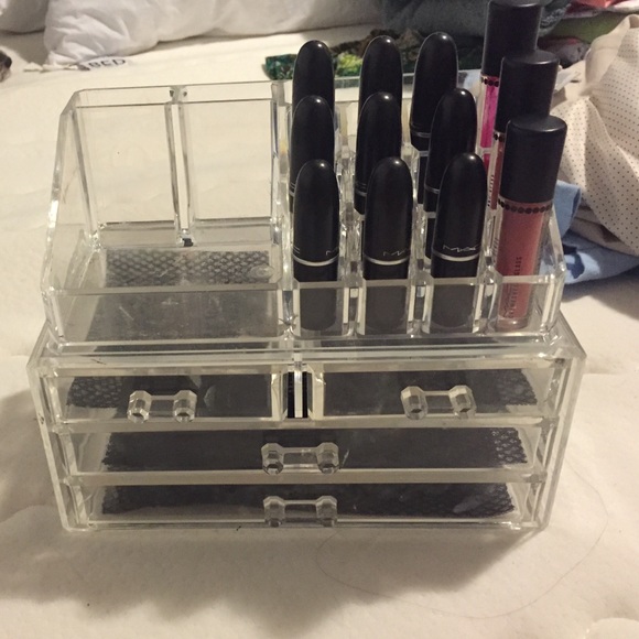 Makeup holder open for any offer