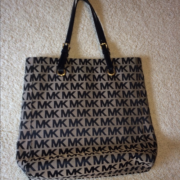 LIGHTLY USED MK TOTE
