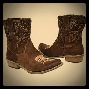 Boutique 9 Women's Jolisa Boots (Dark Brown)