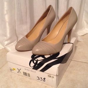 New- Nine West Taupe Heels