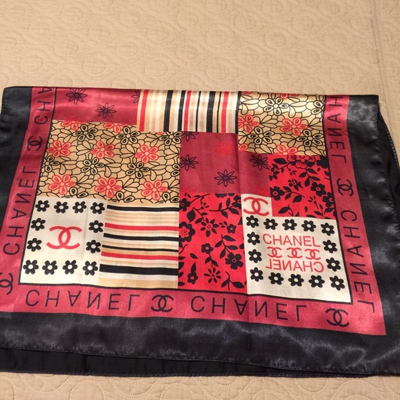 CHANEl scarf