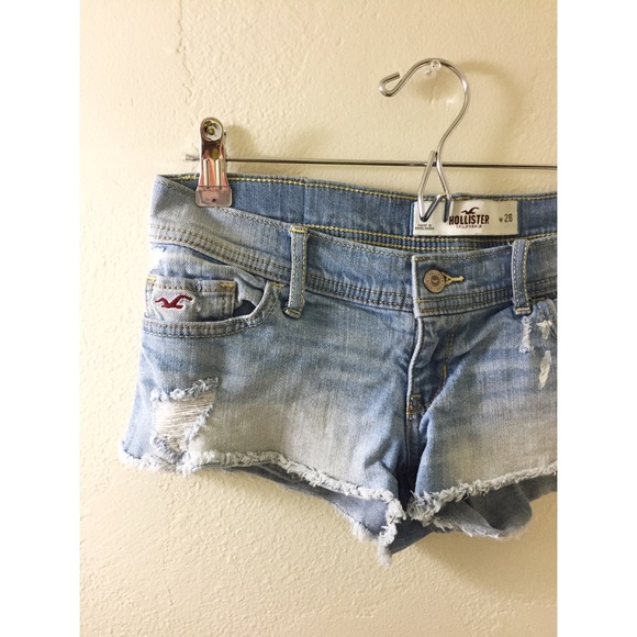 Super cute Hollister shorts. :)
