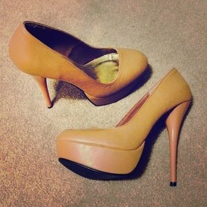 Beige platform heals