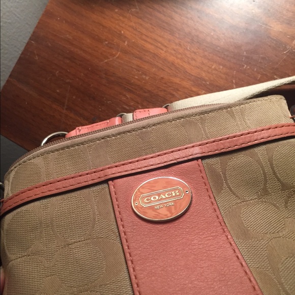 Coach cross body bag - Picture 2 of 3