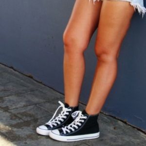 Black high top converse!! Size men's 10 womens 12