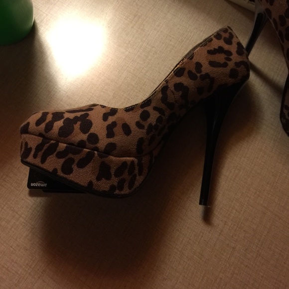 Cheetah heels - Picture 1 of 3