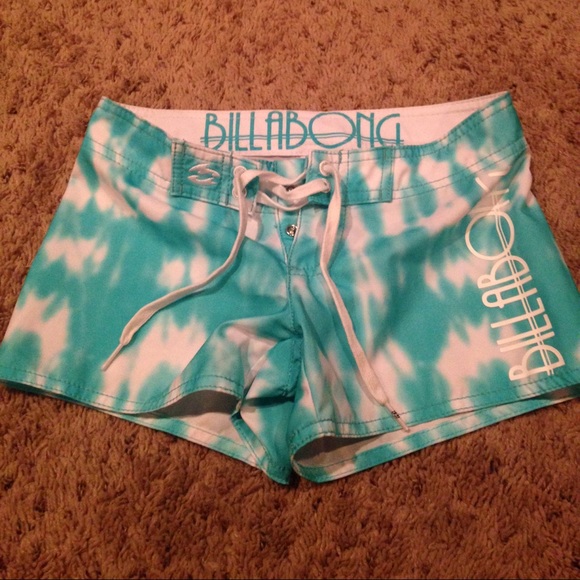 Girls billabong board shorts in great condition