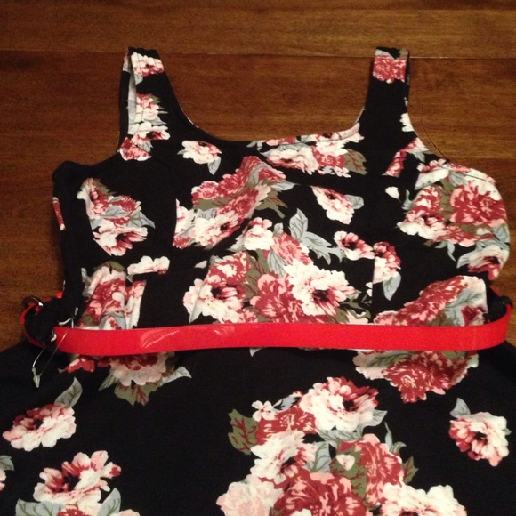 Floral dress - Picture 3 of 3