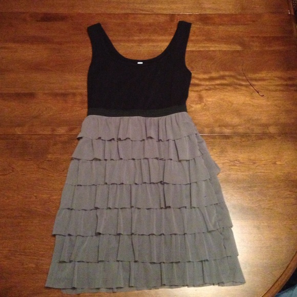 Grey / black ruffle dress