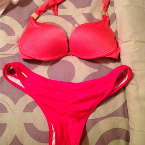 Victoria's Secret bathing suit, doesn't fit me
